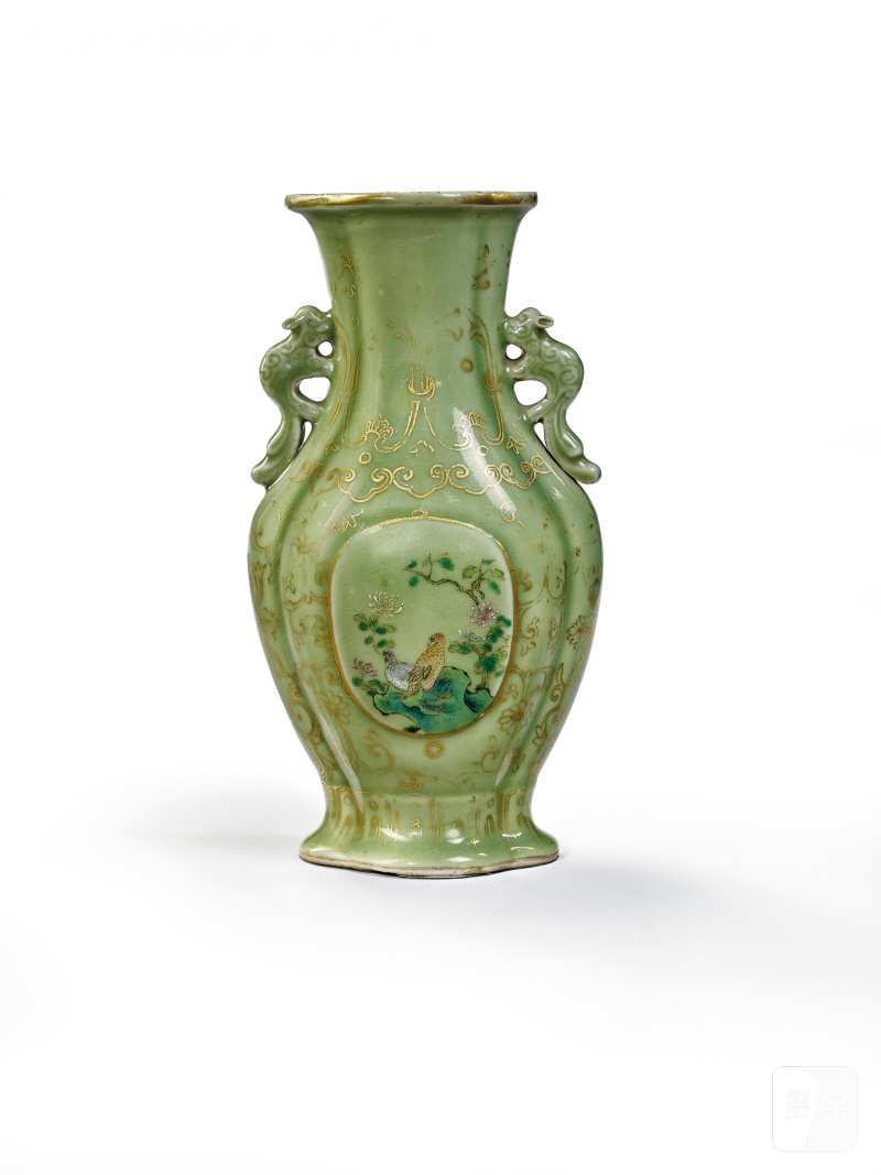 清乾隆 青釉描金粉彩靈鹿紋獸耳瓶 （磨款）  CHINA, QING DYNASTY, QIANLONG PERIOD (1736-1795) - 图2
